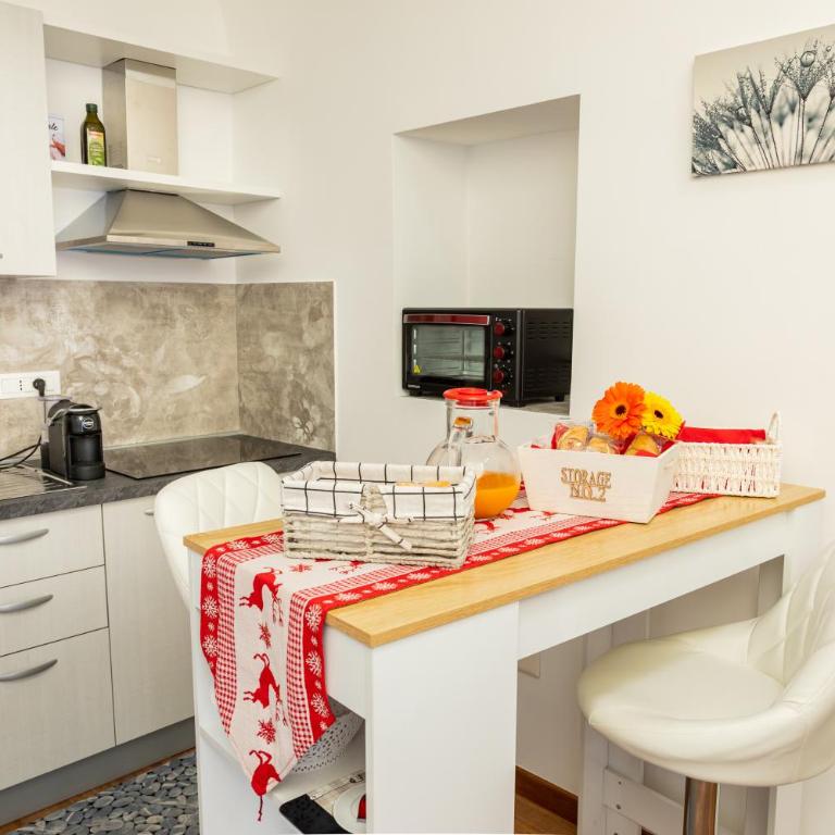 Eutuxia - One-Bedroom Apartment - 7