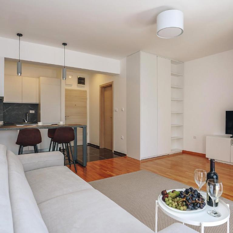 Status-M Apartments 102 - Studio with Sea View - 4