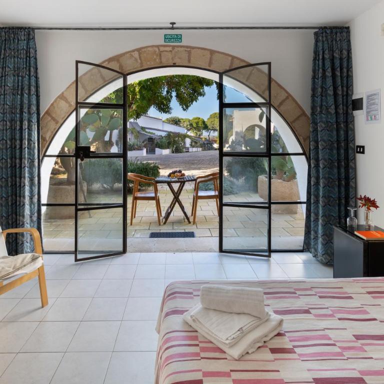 Masseria Zanzara - Family Room with Patio - 1