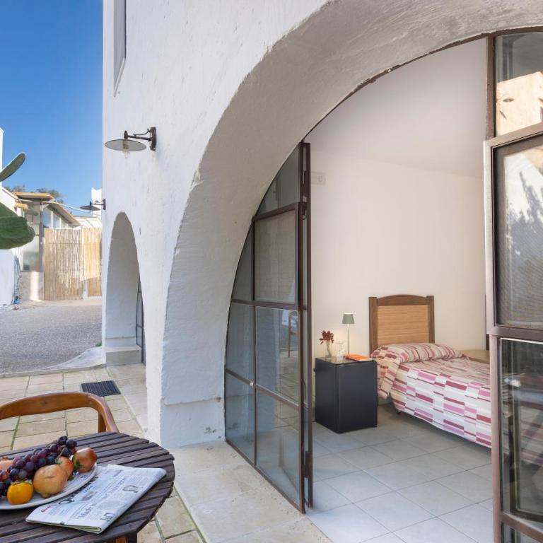 Masseria Zanzara - Family Room with Patio - 2