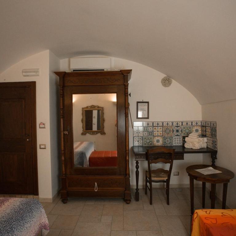 B&B Del Castelvecchio - Camera Matrimoniale con Balcone - 10