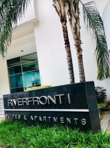 Ecusuites Riverfront l Balcony - One-Bedroom Apartment - 14