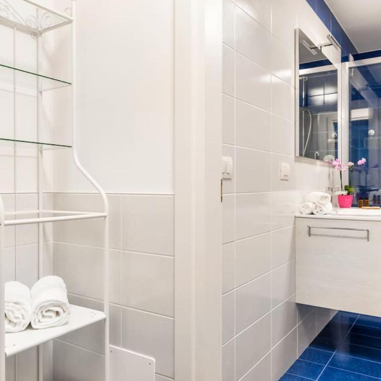 Guggenheim Luxury Suites By Bricola Apartments - Appartamento - 5