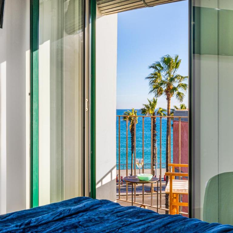 Kronos on the Beach suite 3 - Two-Bedroom Apartment - 16