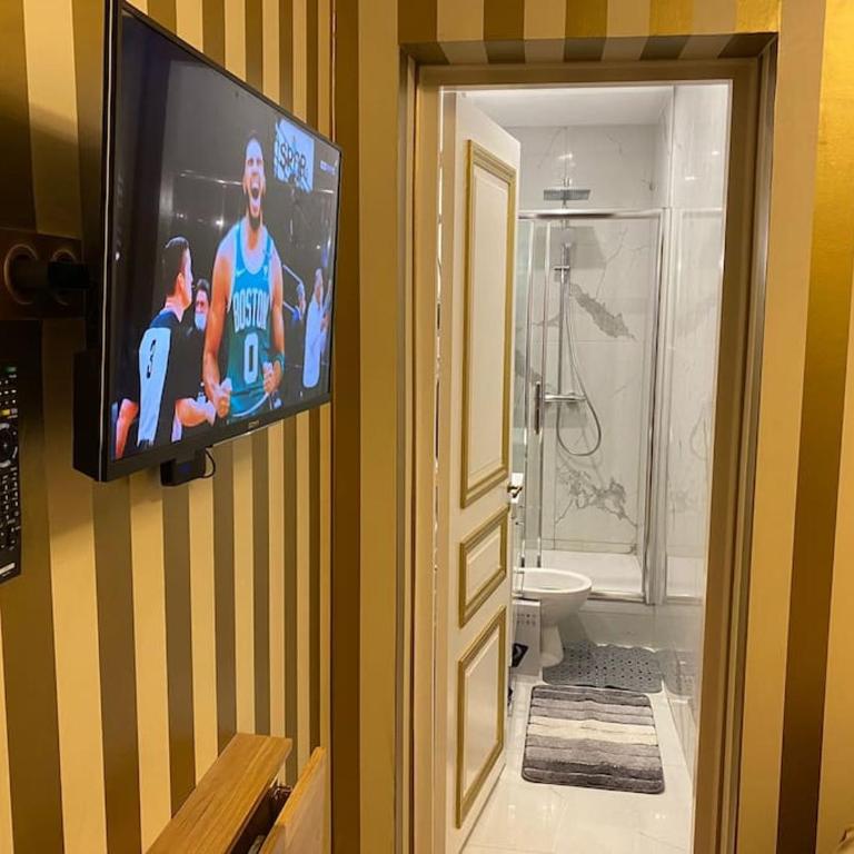 Premium studio 2 minutes walk from Champs-Elysees - One-Bedroom Apartment - 9