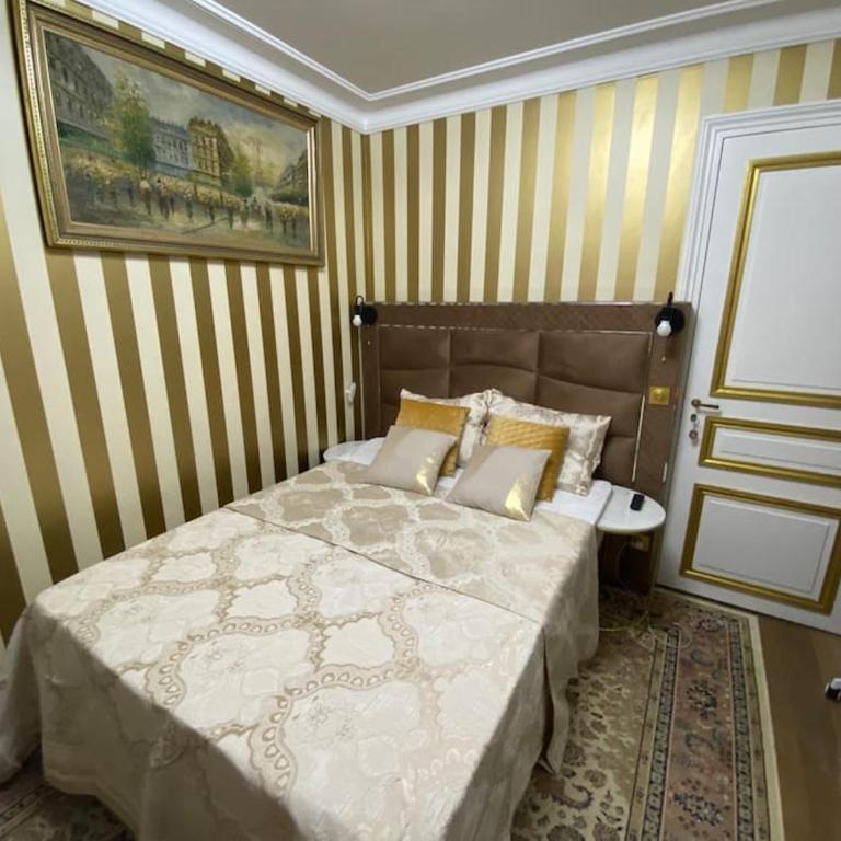 Premium studio 2 minutes walk from Champs-Elysees - One-Bedroom Apartment - 8