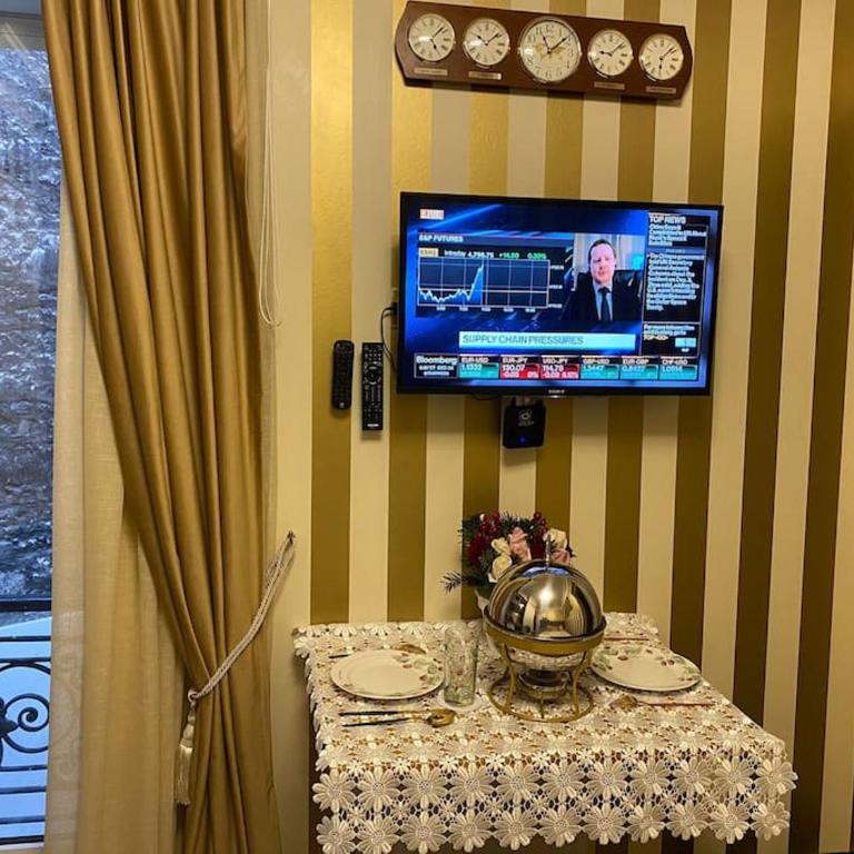 Premium studio 2 minutes walk from Champs-Elysees - One-Bedroom Apartment - 7