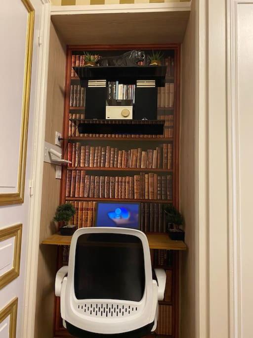 Premium studio 2 minutes walk from Champs-Elysees - One-Bedroom Apartment - 4