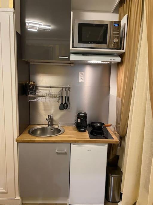 Premium studio 2 minutes walk from Champs-Elysees - One-Bedroom Apartment - 3