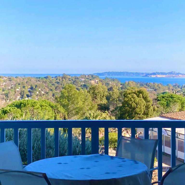 Les Restanques coquelicot vue mer - Two-Bedroom Apartment - 1