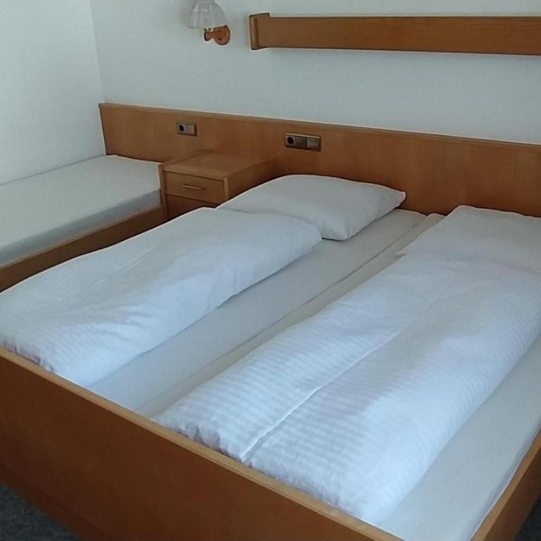 Aue, Ferienwohnung - Apartment mit Balkon - 1