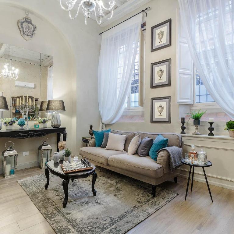 Paolo Guinigi, Elegant Apartment Suite, Masterful Interior inside the Walls of Lucca - One-Bedroom Apartment - 3