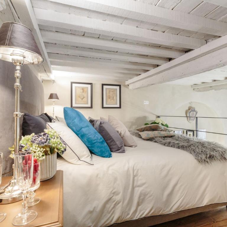 Paolo Guinigi, Elegant Apartment Suite, Masterful Interior inside the Walls of Lucca - One-Bedroom Apartment - 5