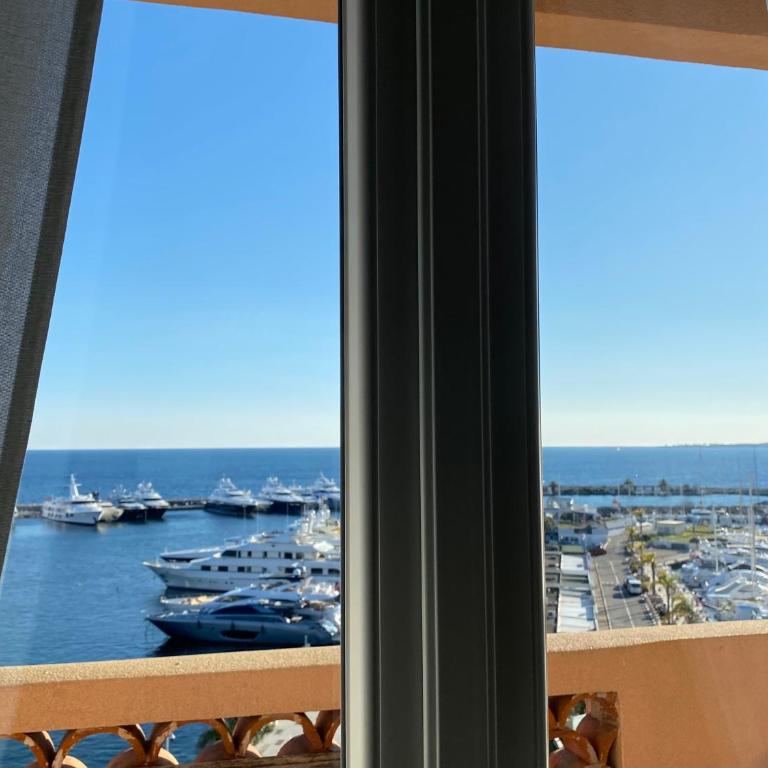 Amazing View Port Golfe-Juan and Garage - Studio - Vue sur Mer - 16