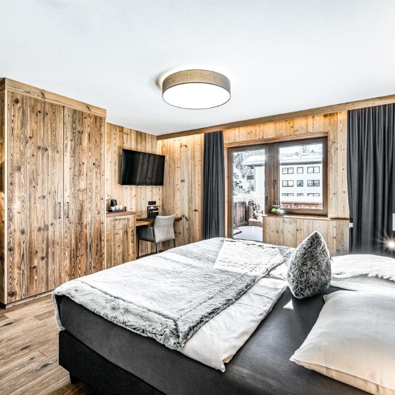ALMMONTE SENSUM SUITES - Funky Living Hotel - Executive Doppelzimmer mit Terrasse - 3