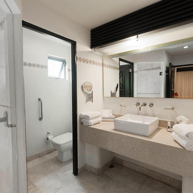 Zafiro Beach Boutique Resort - Master Suite - 5