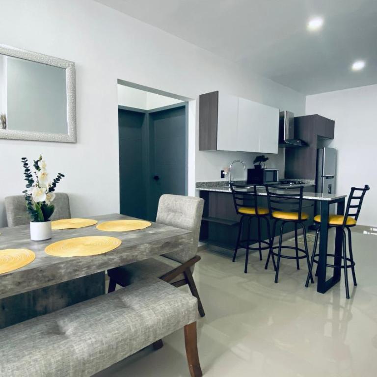 Depa lujoso cerca del malecón by G P S rentas - Two-Bedroom Apartment - 11