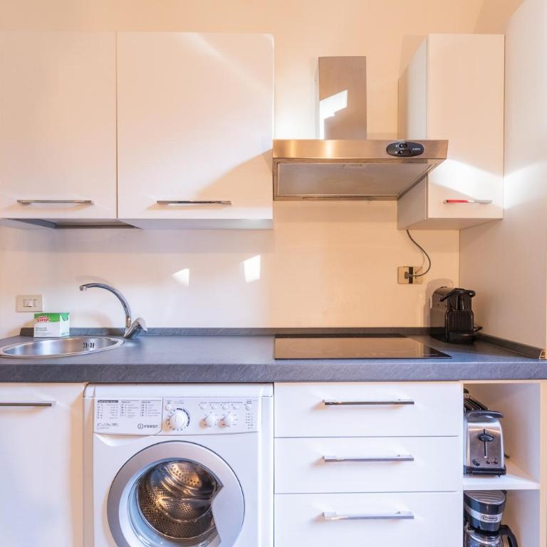 Firenze Rentals Ponte Vecchio Flat - One-Bedroom Apartment - 10