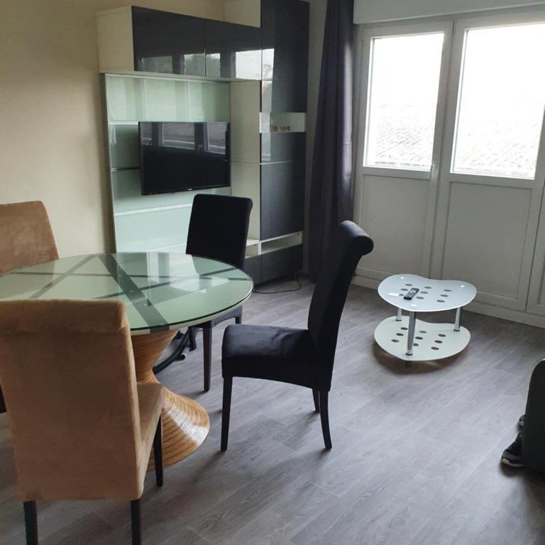 Appartement 2 chambres, proximité plage, commerces et centre ville - Two-Bedroom Apartment - 1