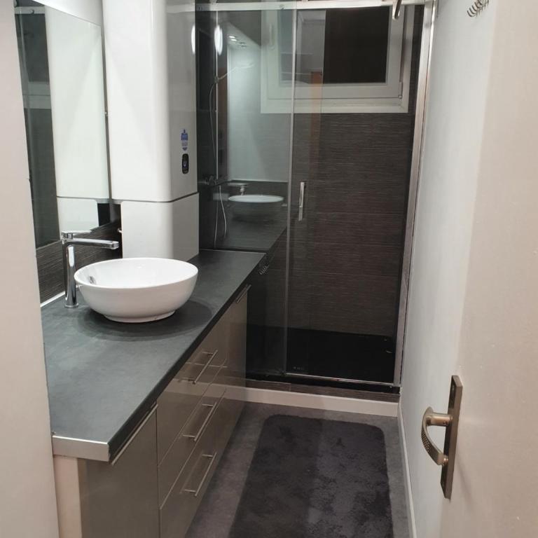 Appartement 2 chambres, proximité plage, commerces et centre ville - Two-Bedroom Apartment - 12
