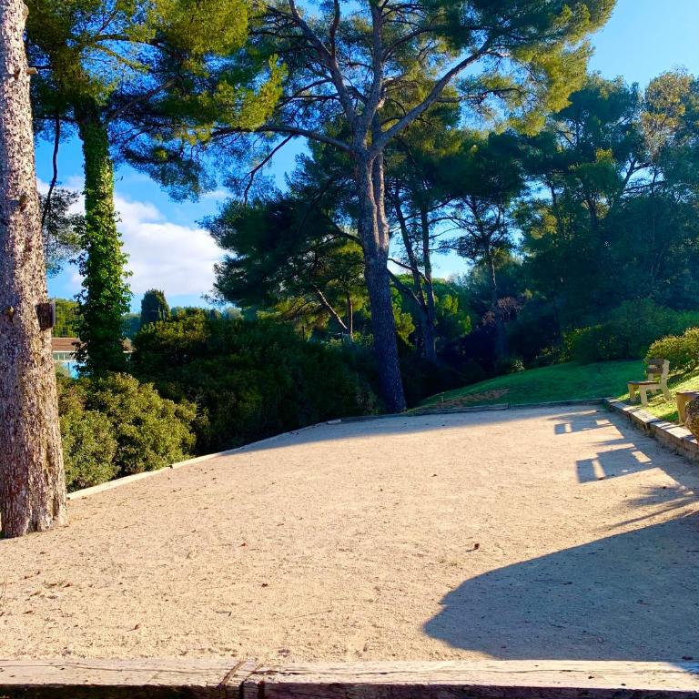 La plage, calme et jardin - One-Bedroom Apartment - 29