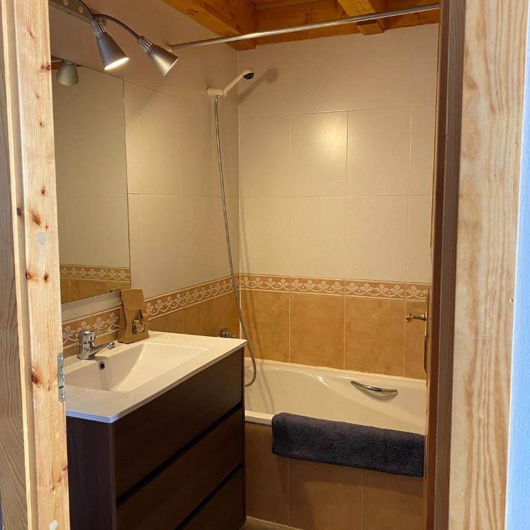 Acogedora Buardilla duplex 6 pax - Apartment mit 2 Schlafzimmern - 6