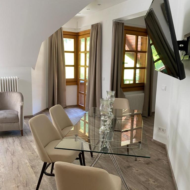 Hotelresort Klopeinersee - Suite mit Queensize-Bett und Whirlpool - 3