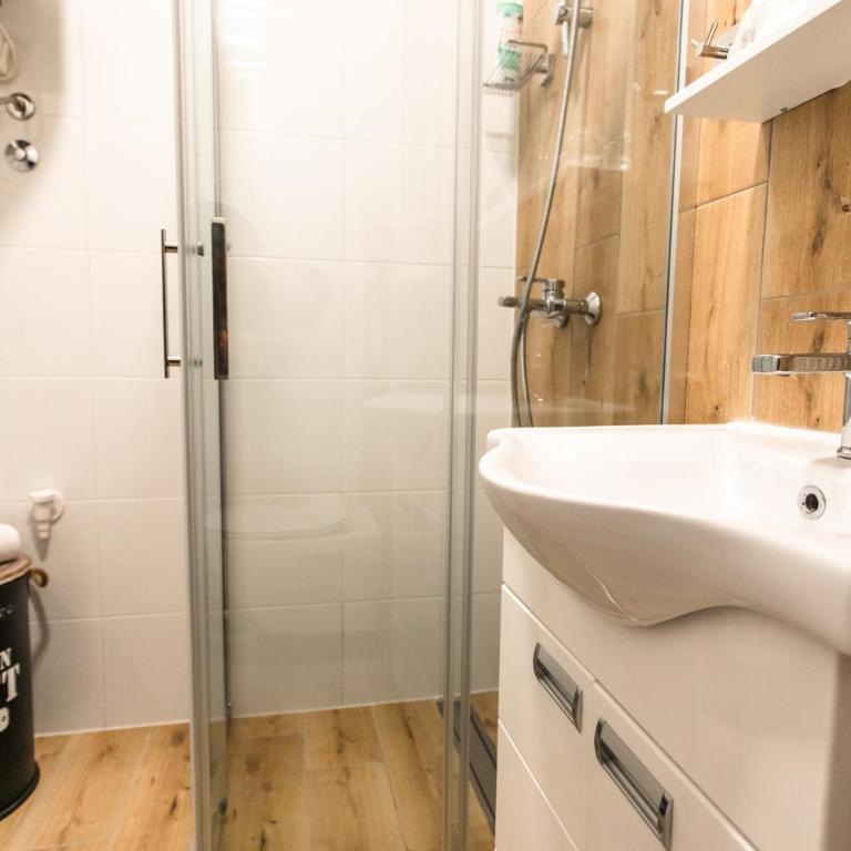 Room Jacuzzi “ATHENA” - Deluxe Double Room with Bath - 13