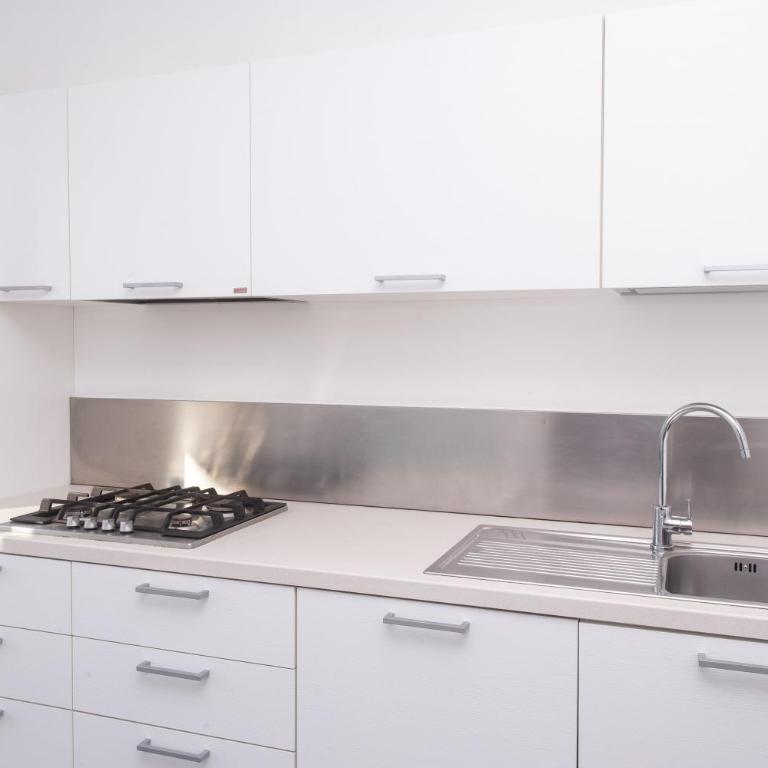 S018 - Sirolo, nuovissimo trilocale in pietra con giardino dx - Appartamento con 2 Camere da Letto - 8