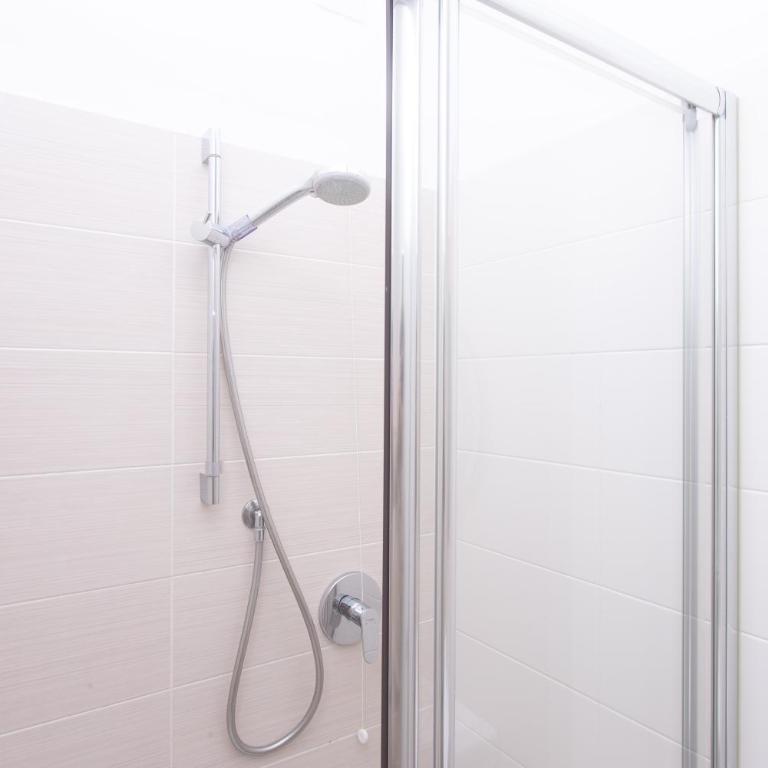 S018 - Sirolo, nuovissimo trilocale in pietra con giardino dx - Appartamento con 2 Camere da Letto - 20