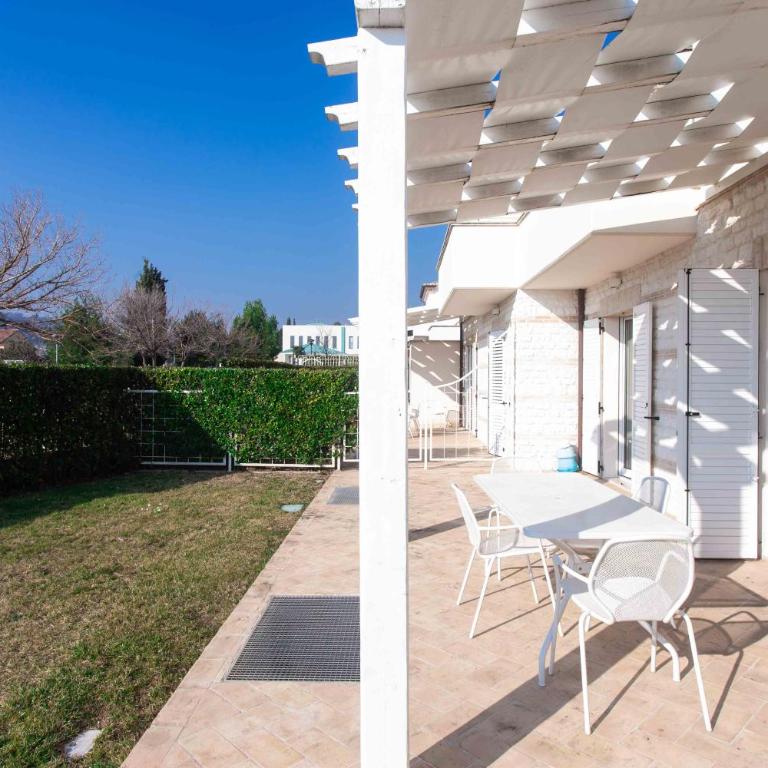 S018 - Sirolo, nuovissimo trilocale in pietra con giardino dx - Appartamento con 2 Camere da Letto - 24