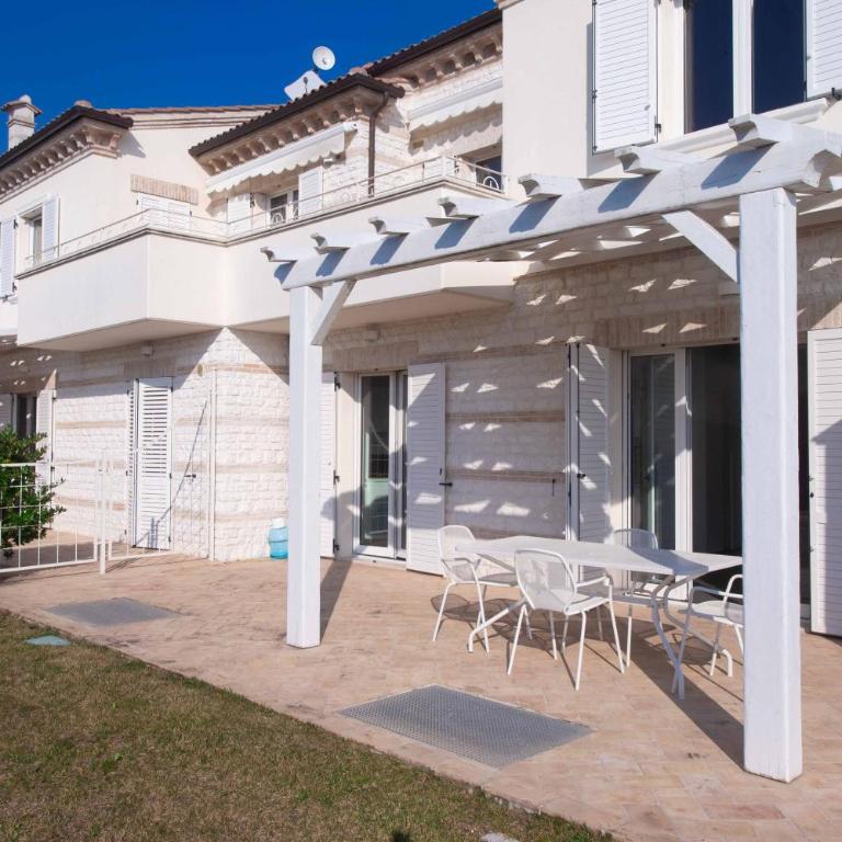 S018 - Sirolo, nuovissimo trilocale in pietra con giardino dx - Appartamento con 2 Camere da Letto - 2