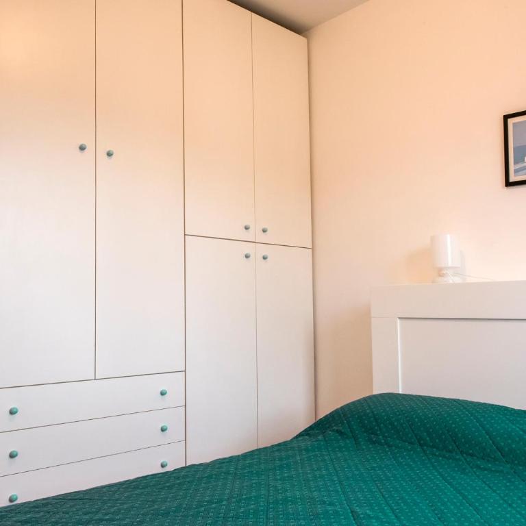 M126 - Marcelli, trilocale fronte mare in residence con piscina - Appartamento con 2 Camere da Letto - 9