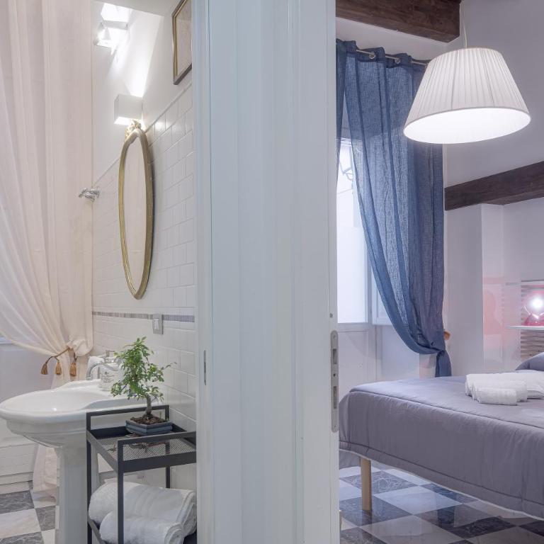 Right House - Characteristic Marina District - Deluxe Apartment - 12