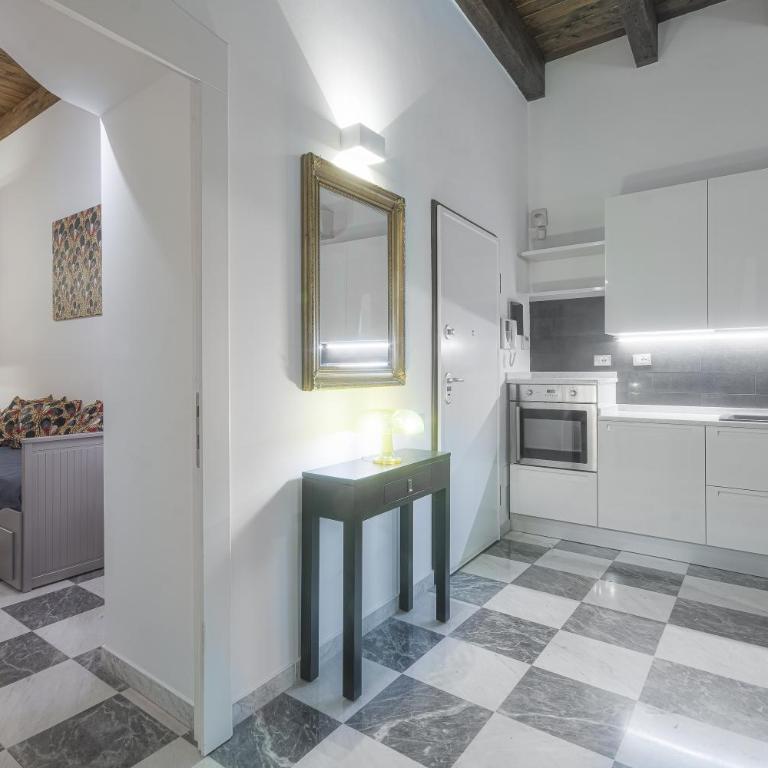 Right House - Characteristic Marina District - Deluxe Apartment - 1
