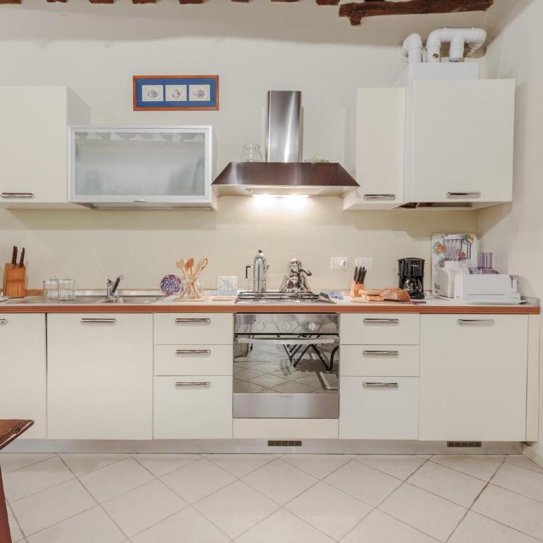 1400's Apartment, Stylish Smart Ground Floor Apartment inside Lucca - Appartamento con 1 Camera da Letto - 12