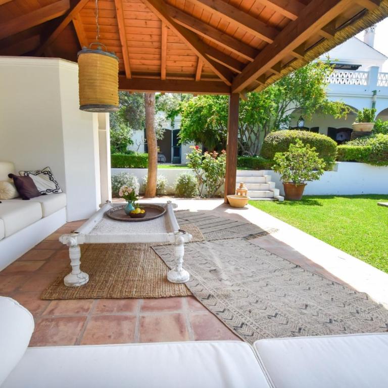 Spacious Andalusian-inspired Villa with Scenic Views - Villa - 6