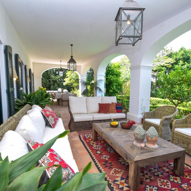 Spacious Andalusian-inspired Villa with Scenic Views - Villa - 7