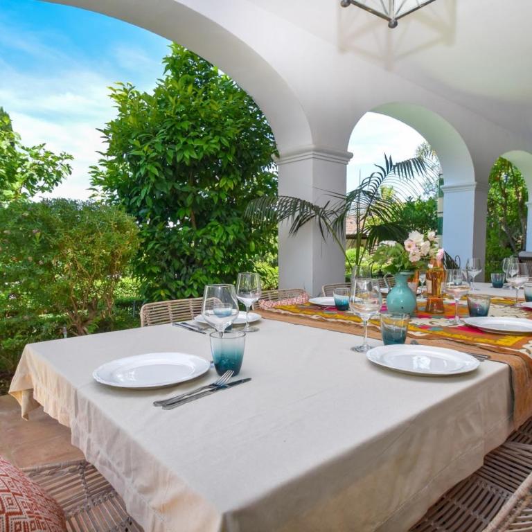 Spacious Andalusian-inspired Villa with Scenic Views - Villa - 10