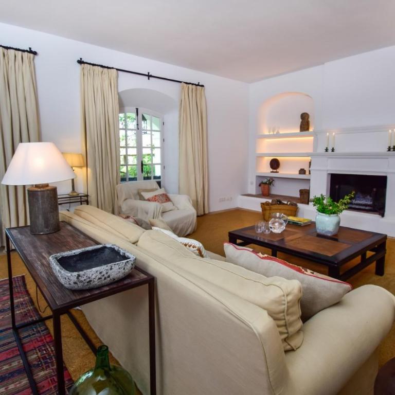 Spacious Andalusian-inspired Villa with Scenic Views - Villa - 16