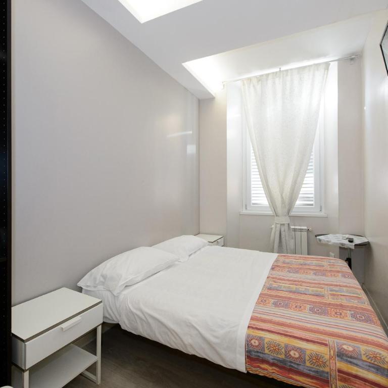 Magenta Casa Barberini - Camera Matrimoniale con Bagno Privato Esterno - 6