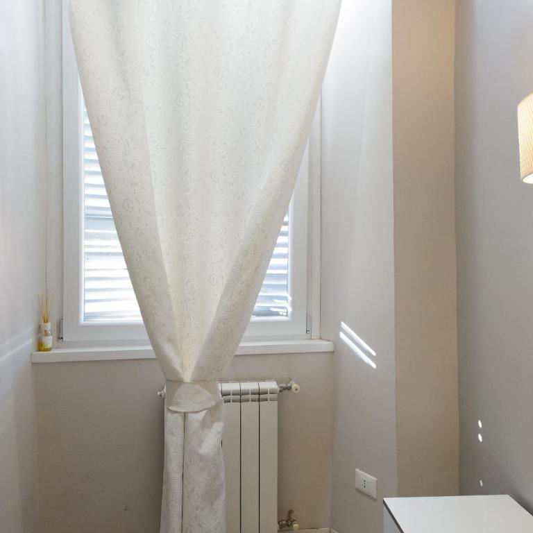 Magenta Casa Barberini - Camera Matrimoniale con Bagno Privato Esterno - 1