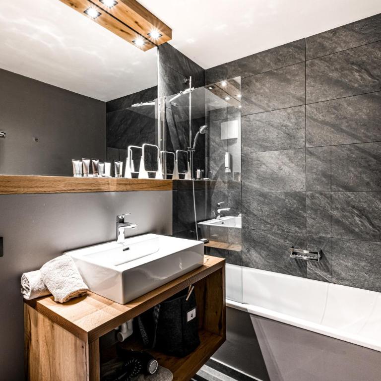ALMMONTE SENSUM SUITES - Funky Living Hotel - Executive Doppelzimmer mit Terrasse - 2