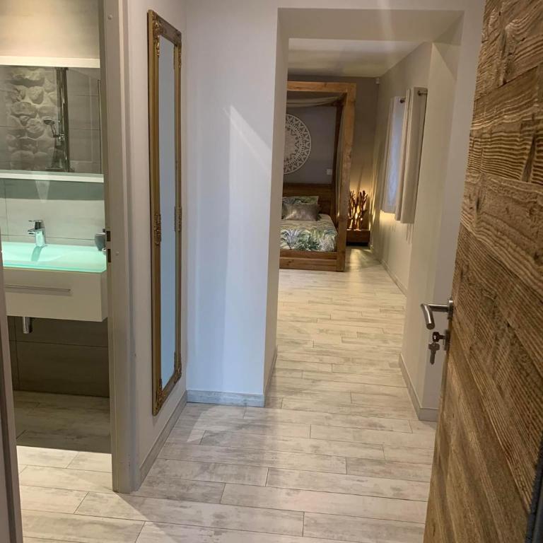 Le Paon Bleu Annecy Poisy - Chambre Double Deluxe avec Douche - 3