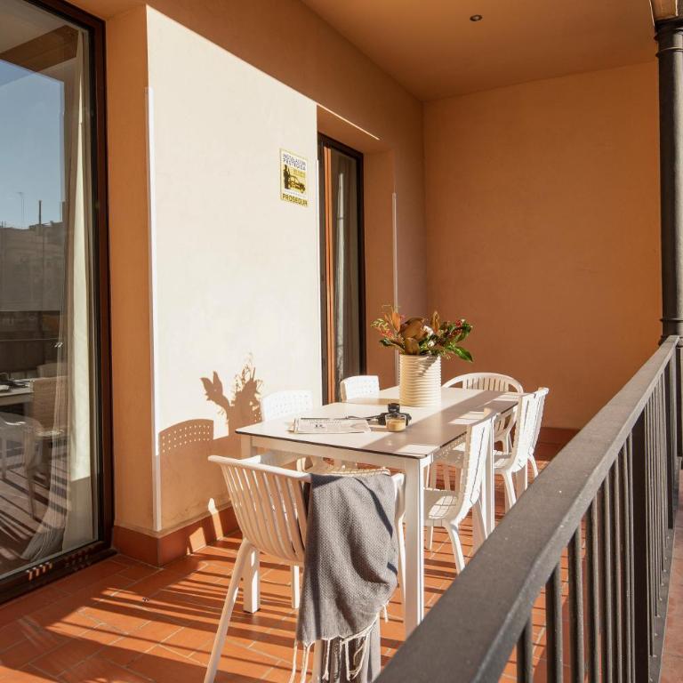 Aspasios Market Balconies Apartments - Three-Bedroom Apartment with Balcony - 16
