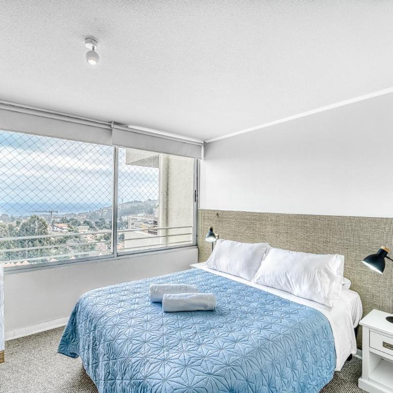 Blue Oasis 2BR W/ Pool, Smart TV, Parking & Gym - Two-Bedroom Apartment - 2