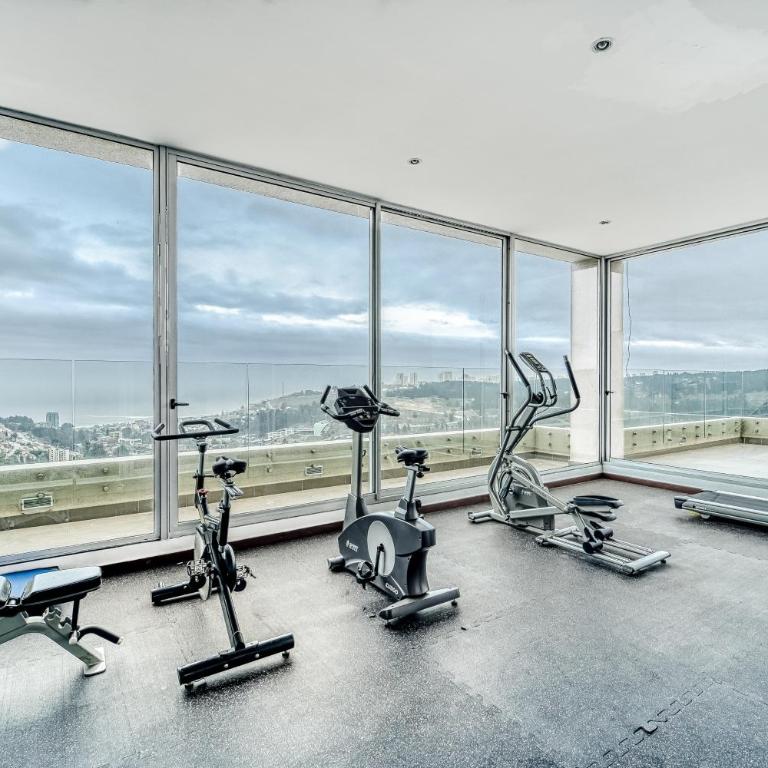 Blue Oasis 2BR W/ Pool, Smart TV, Parking & Gym - Two-Bedroom Apartment - 3