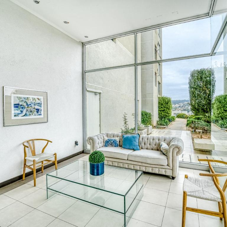 Blue Oasis 2BR W/ Pool, Smart TV, Parking & Gym - Two-Bedroom Apartment - 6