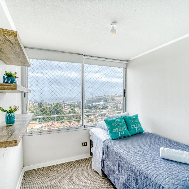 Blue Oasis 2BR W/ Pool, Smart TV, Parking & Gym - Two-Bedroom Apartment - 10