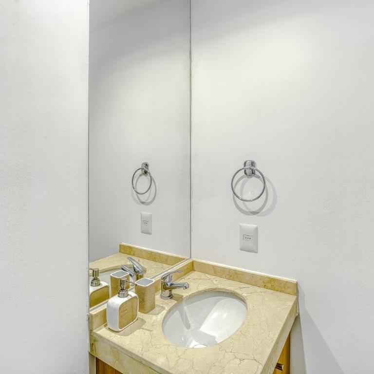 Blue Oasis 2BR W/ Pool, Smart TV, Parking & Gym - Two-Bedroom Apartment - 18